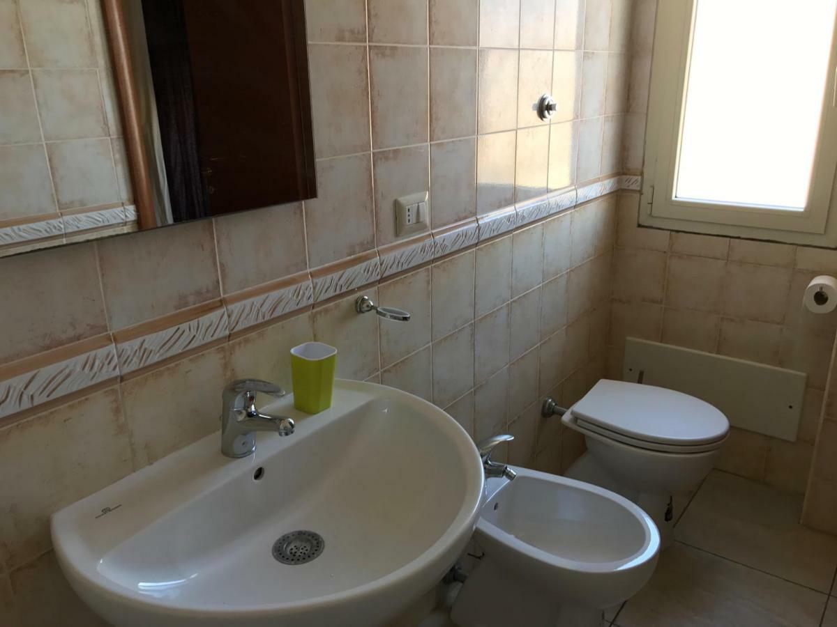 B&B Cagliari Ariosto Bagian luar foto
